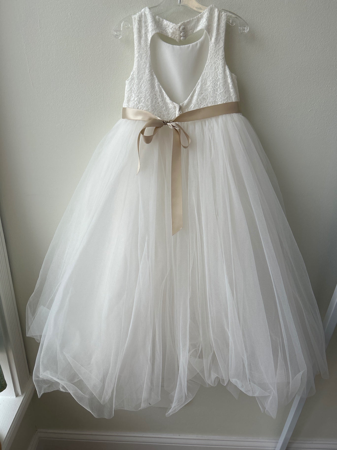 David's Bridal | 5T | Dress - White - Flower girl dress - tulle skirt w/ ribbon