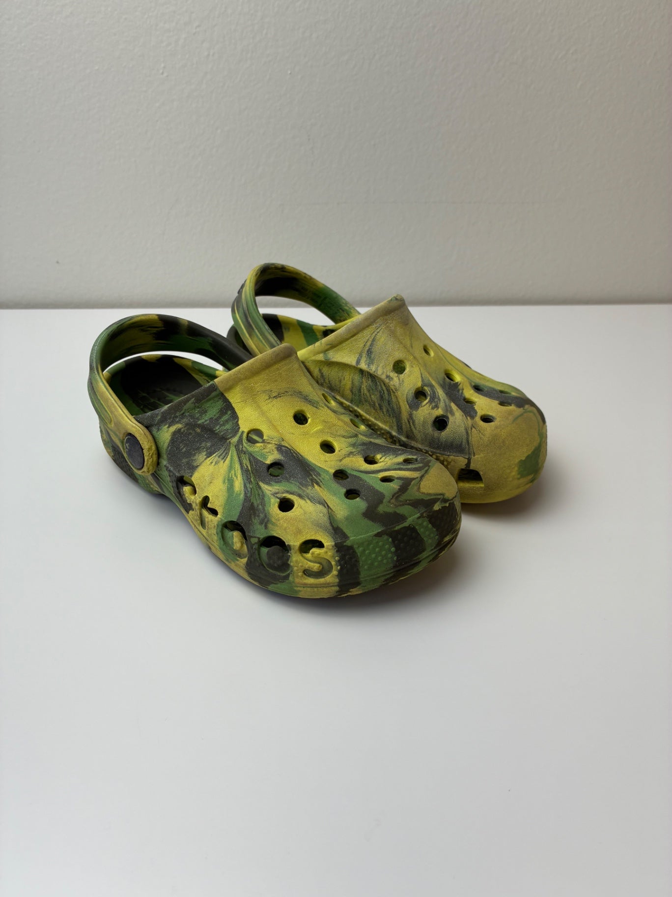 Crocs Shoes - Green Marbled Clog | size Shoe 11