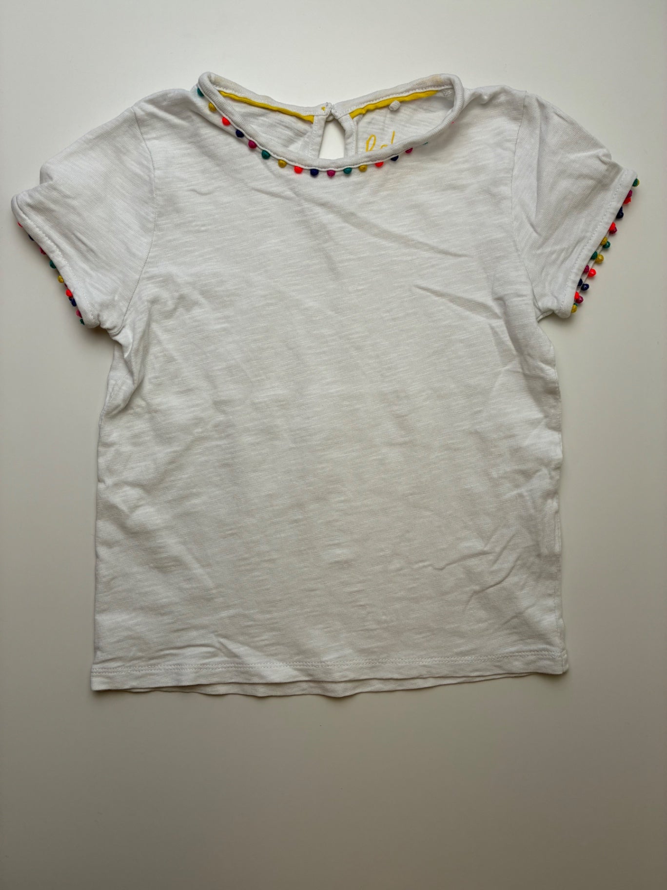 Boden T-Shirt - White Pom Pom Accents | size 6/7