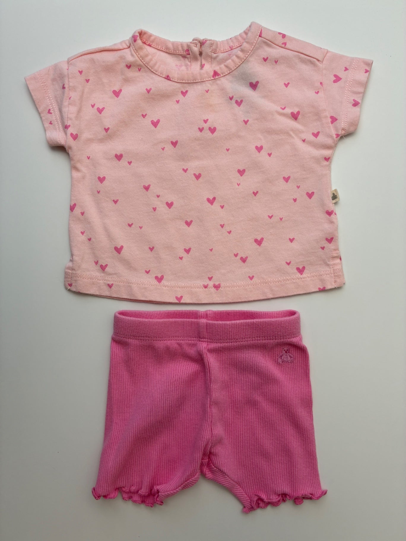 Baby Gap 2 Piece Ensemble - Pink Heart T-Shirt + Ribbed Shorts | size 0 - 3 Months