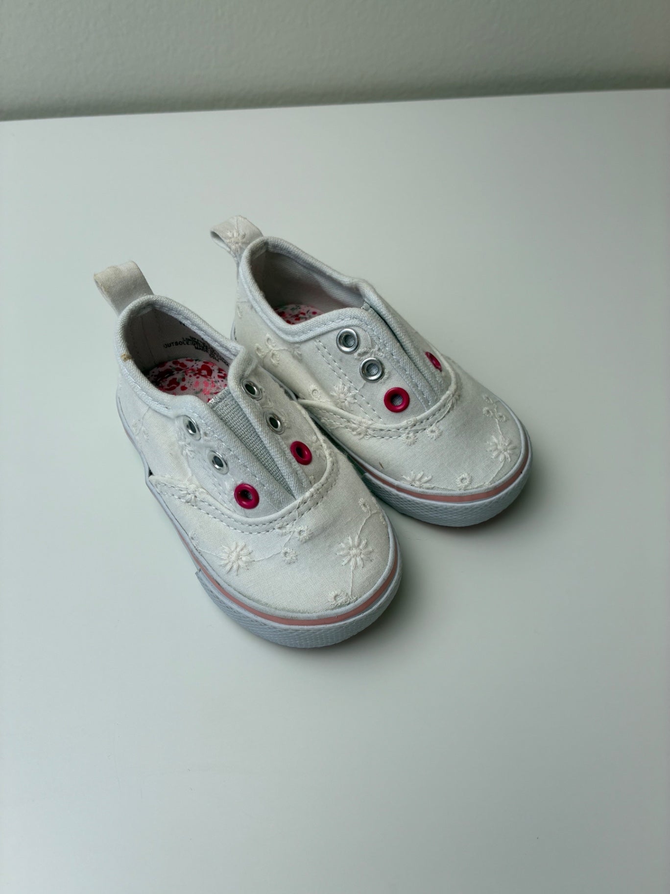 Koala Kids Shoes - White Slip On Eyelet Sneakers | size Shoe 4