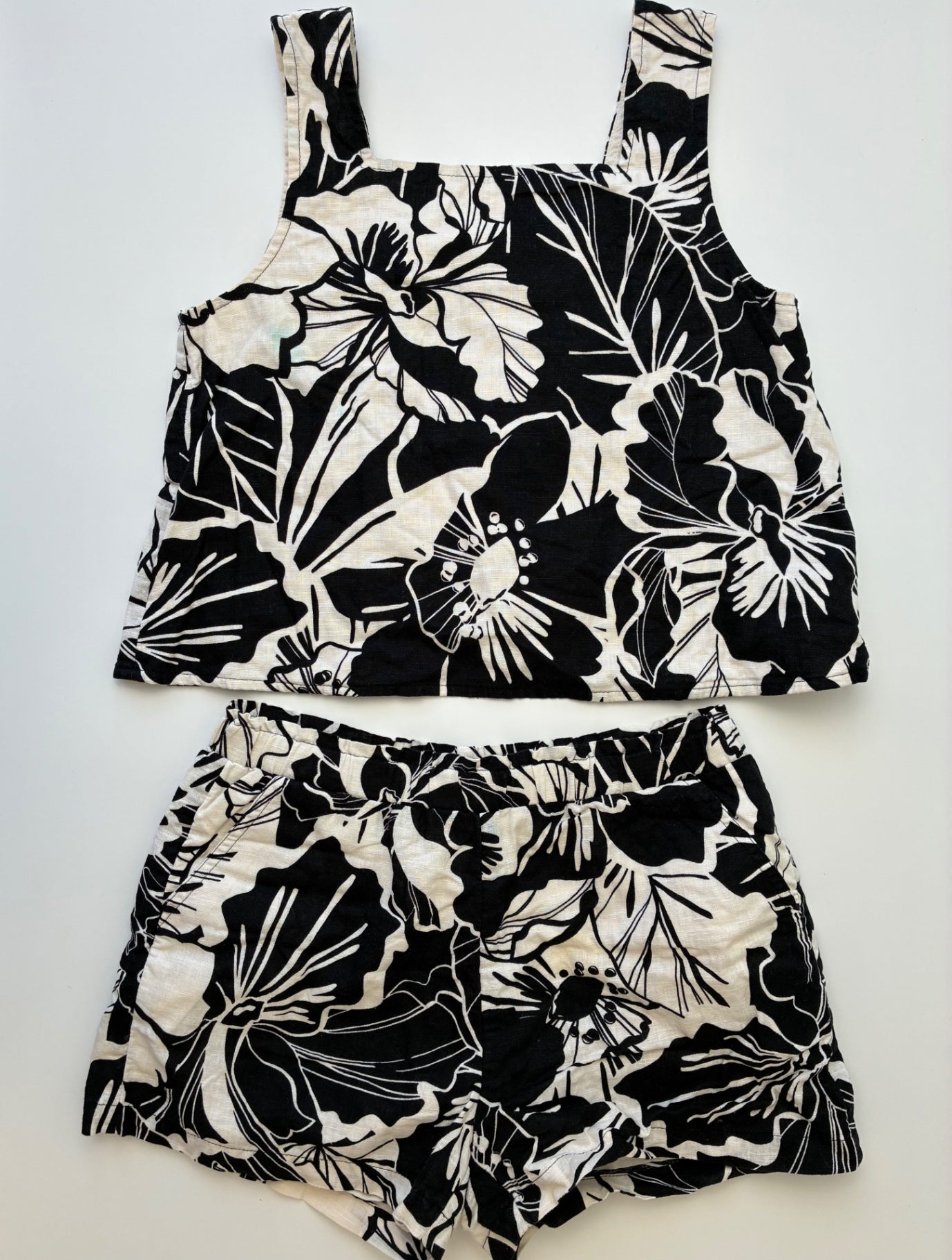 Gap Kids 2 Piece Ensemble - Black Floral Linen Tank Top + Shorts | size 8/10