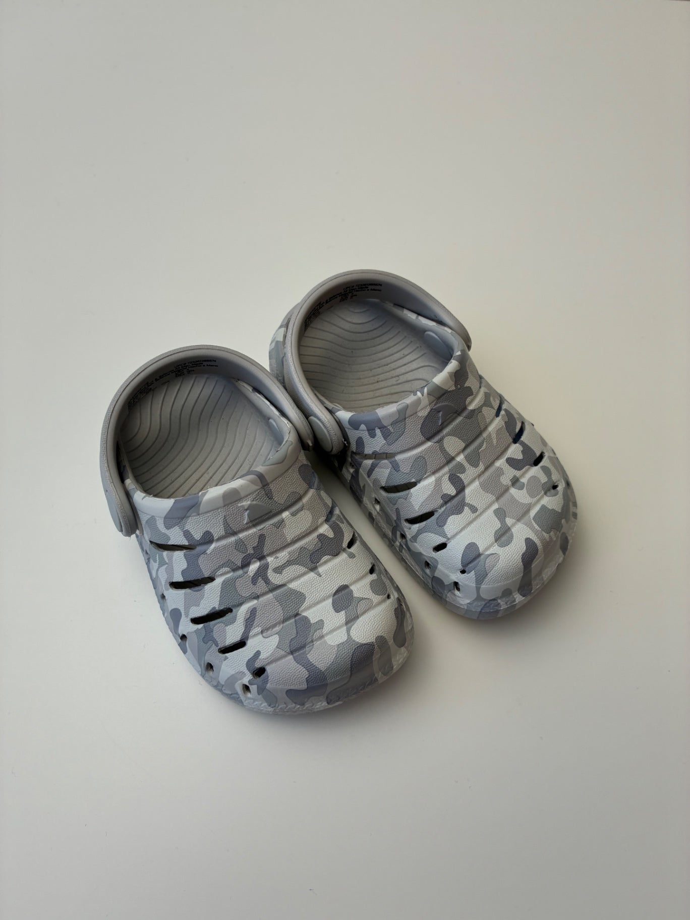 Rugged Shark Shoes - Gray Camouflage Rubber Clog | size Shoe 4