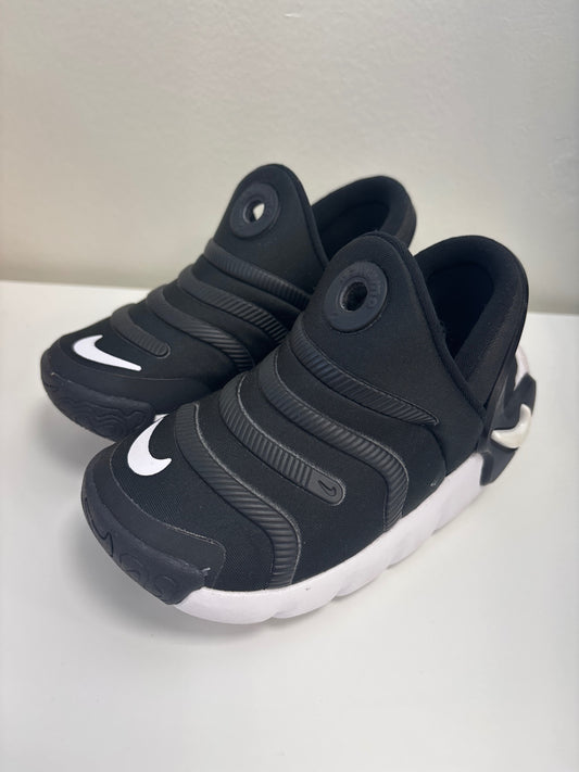 Nike | 9 | Shoes - Black - Sneakers