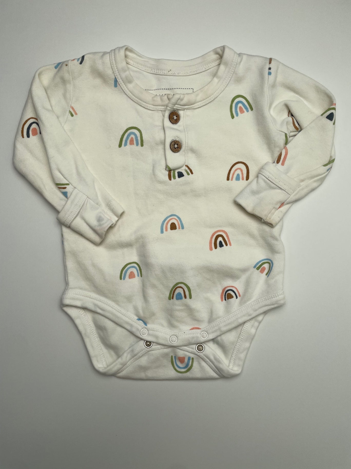 Makemake Organics Onesie - White Rainbows Long Sleeve | size 6 - 12 Months