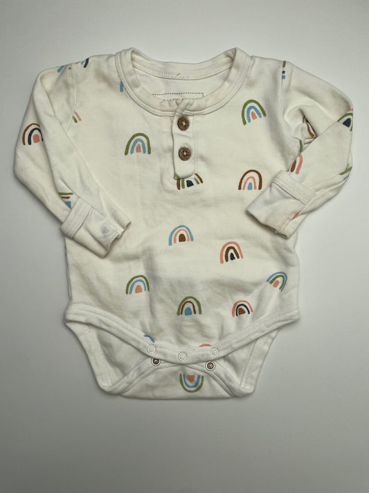 Makemake Organics Onesie - White Rainbows Long Sleeve | size 6 - 12 Months
