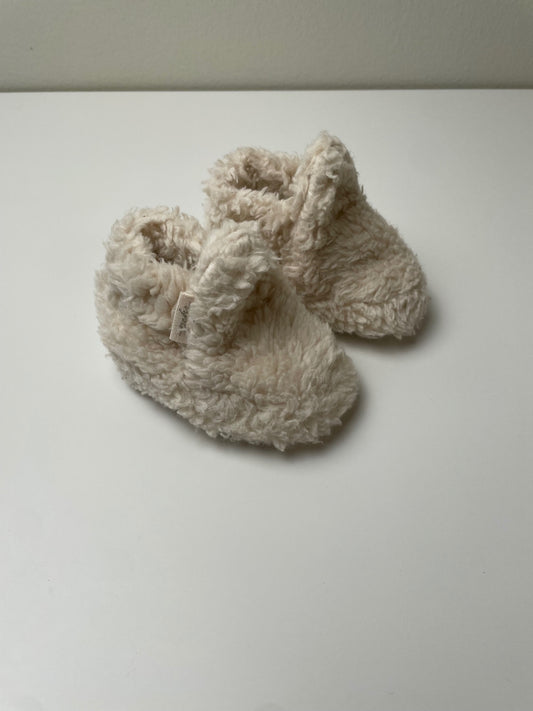 Pehr Shoes - Cream Sherpa | size 0 - 3 Months