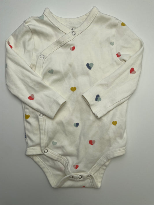 Pehr Onesie - Cream Heart Pattern | size 6 - 12 Months