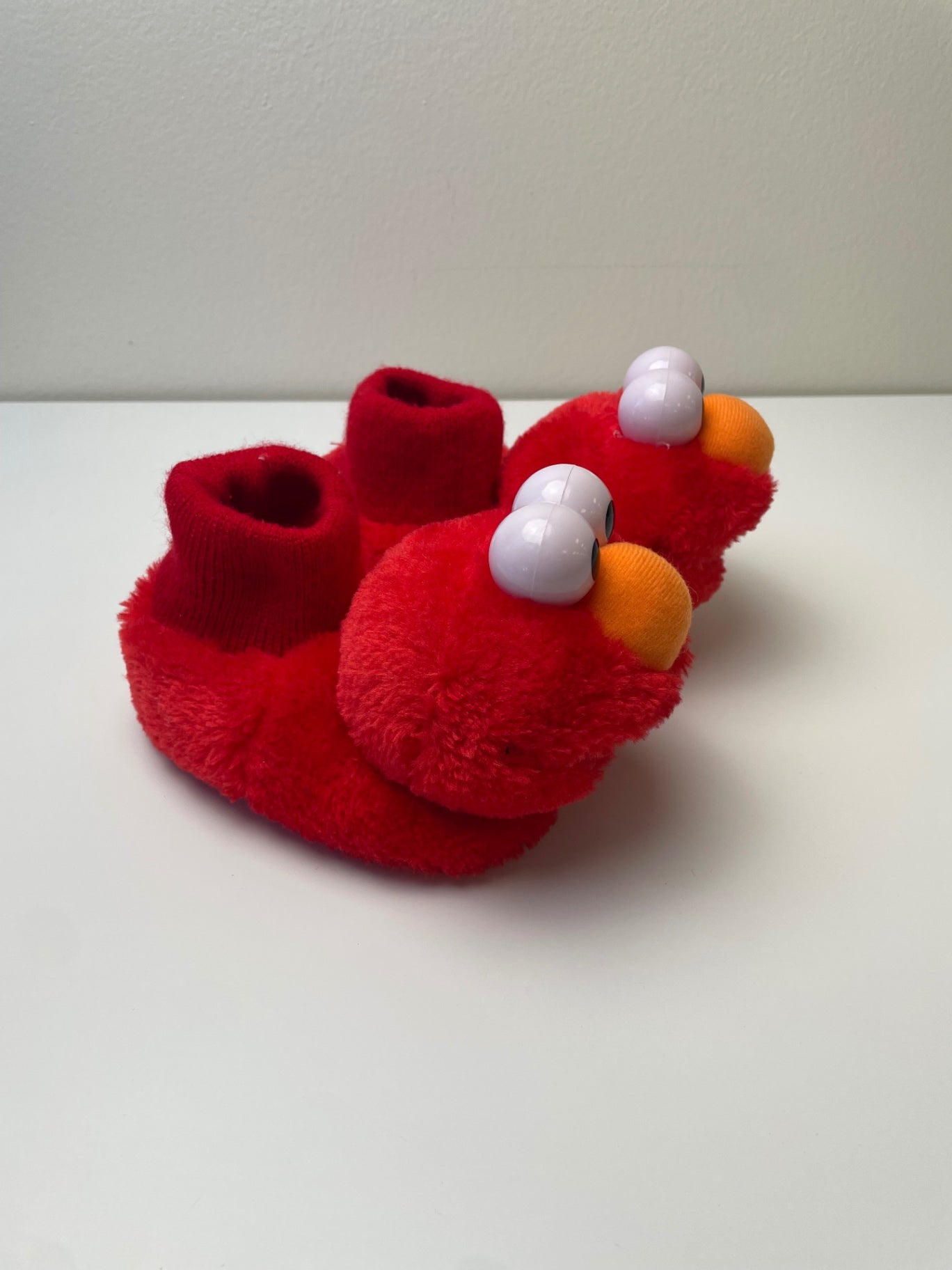 Sesame Street Shoes - Red Elmo Slippers | size Shoe 3/4
