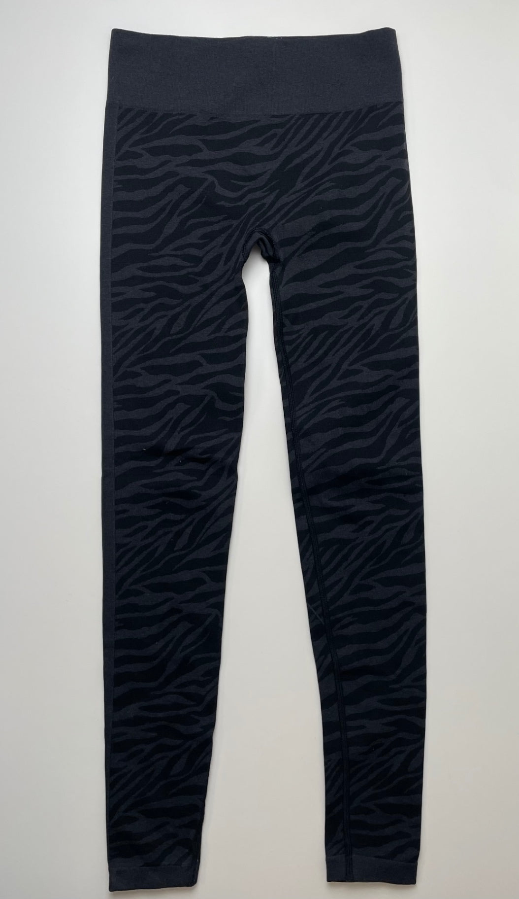 Ivivva Leggings - Black Two Tone Animal Print | size 10