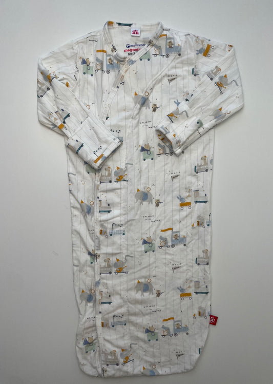 Magnetic Me Onesie - White Animals in Wagons Sleepsack + Hat | size 0 - 3 Months
