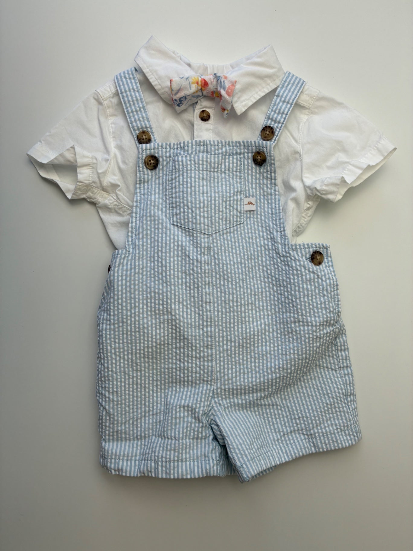 Tommy Bahama 2 Piece Ensemble - Blue Short Sleeve Button Up Onesie + Seersucker Overalls | size 12 Months