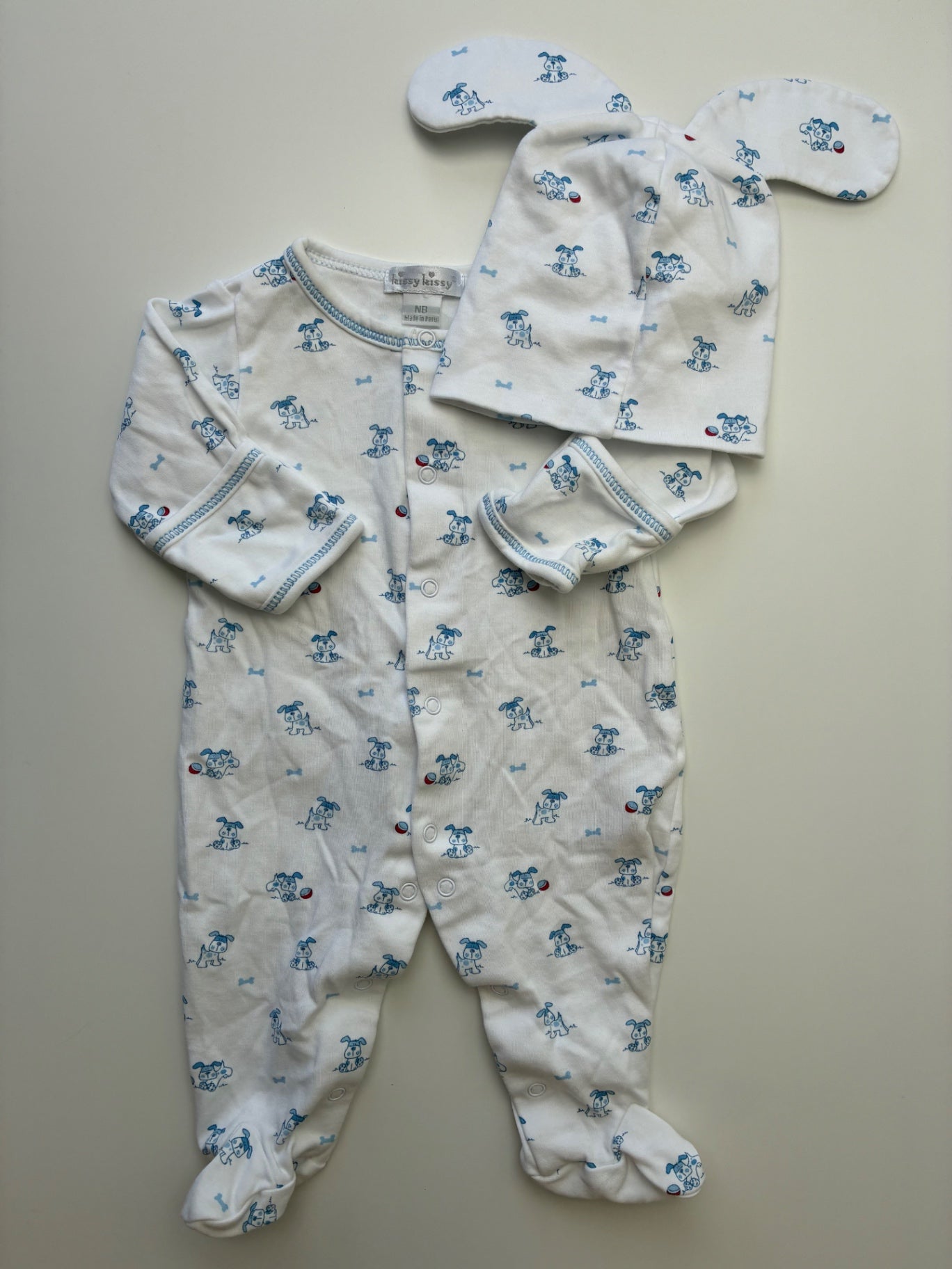 Kissy Kissy Onesie - White Dog Pattern + Hat | size Newborn