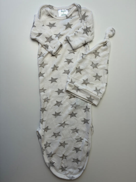 Aden + Anais Onesie - White Star Knotted Gown + Hat | size 0 - 3 Months