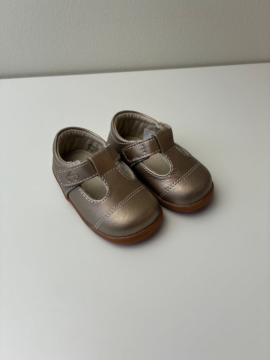 See Kai Run Shoes - Gold Metallic Sandal | size Shoe 4