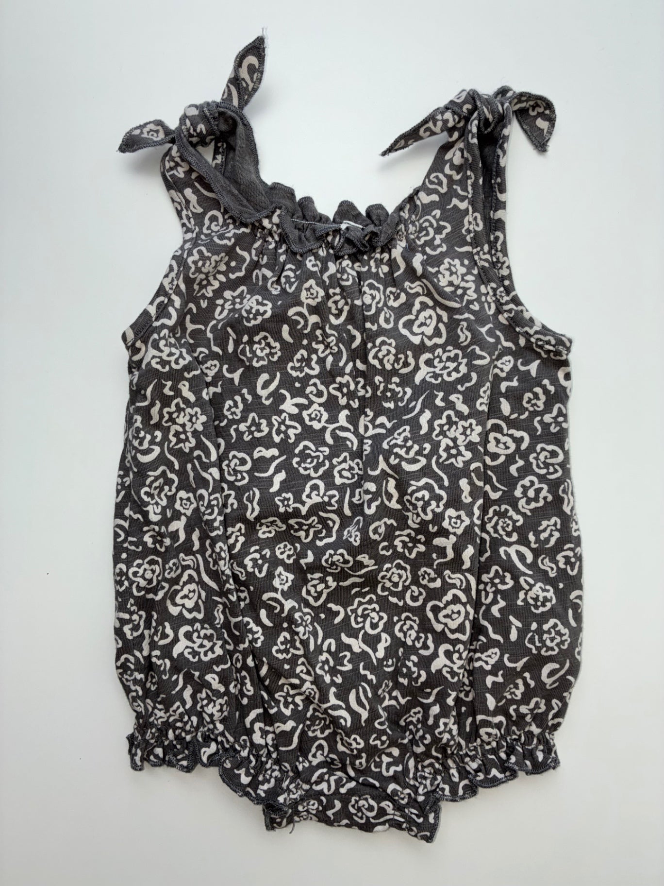 Rylee + Cru Onesie - Gray Floral Bubble | size 3 - 6 Months