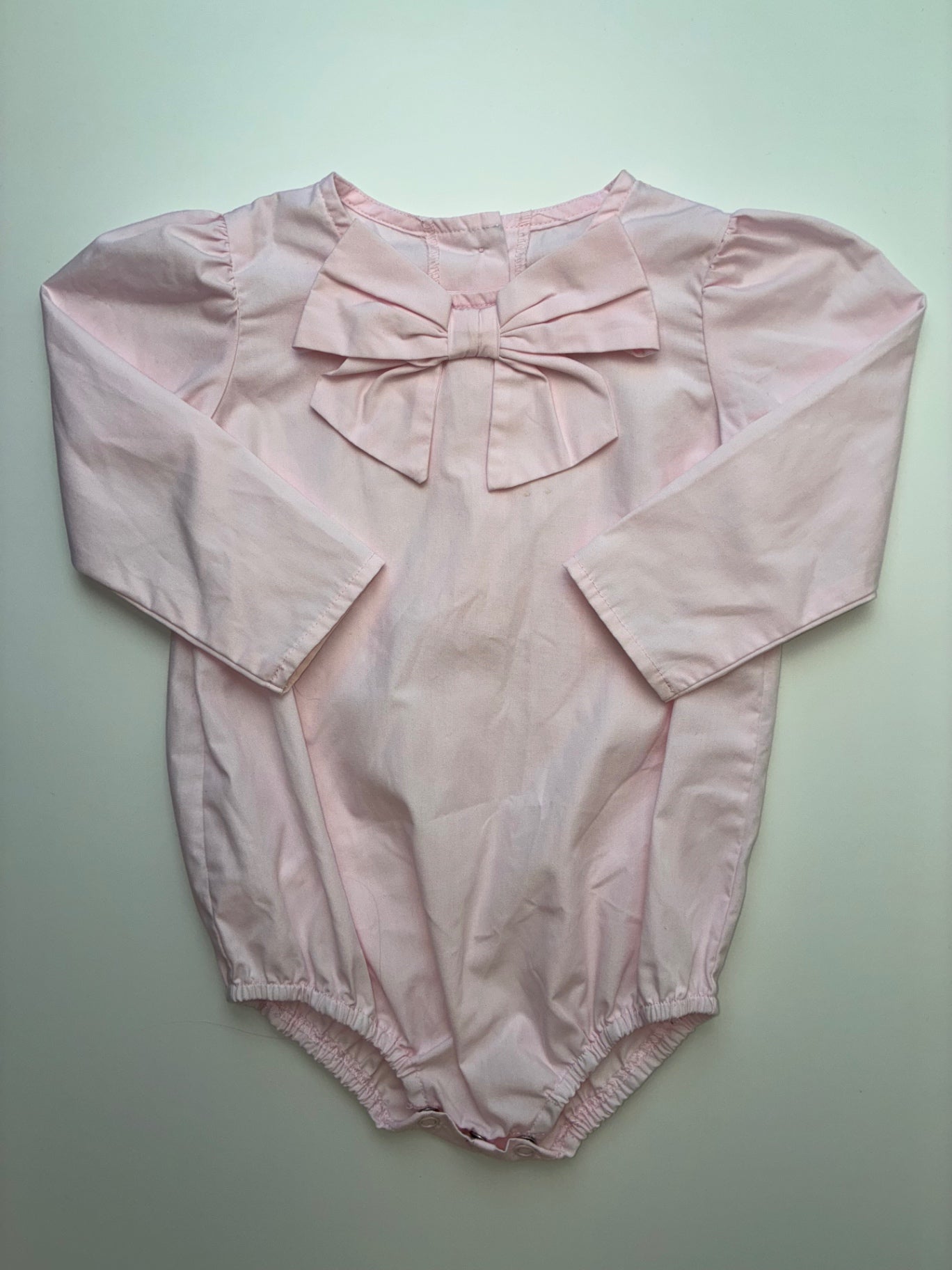 The Beaufort Bonnet Company Onesie - Pink Long Sleeve w/ Bow | size 2T