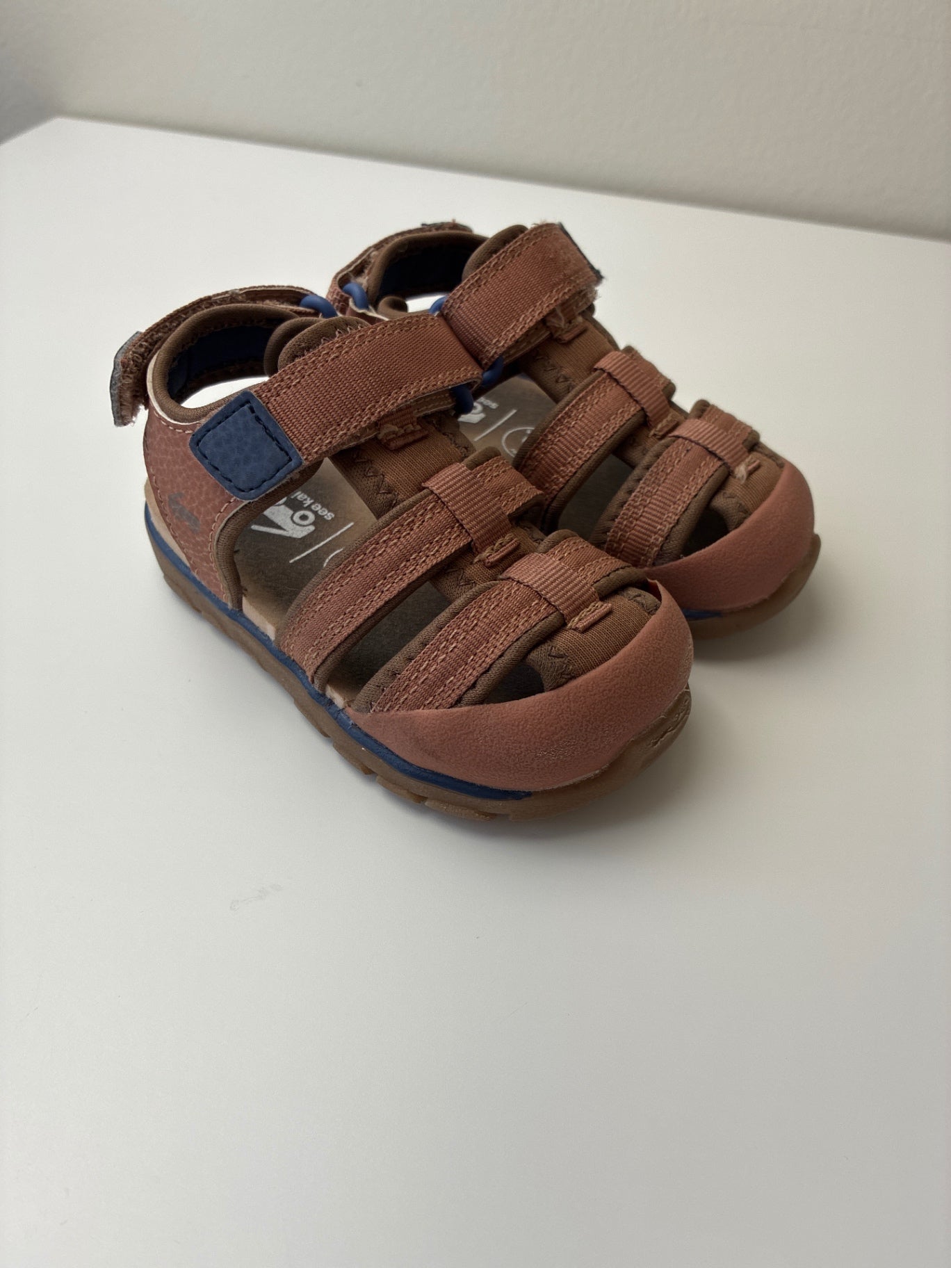 See Kai Run Shoes - Gray Wilder II Sandal | size shoe 4