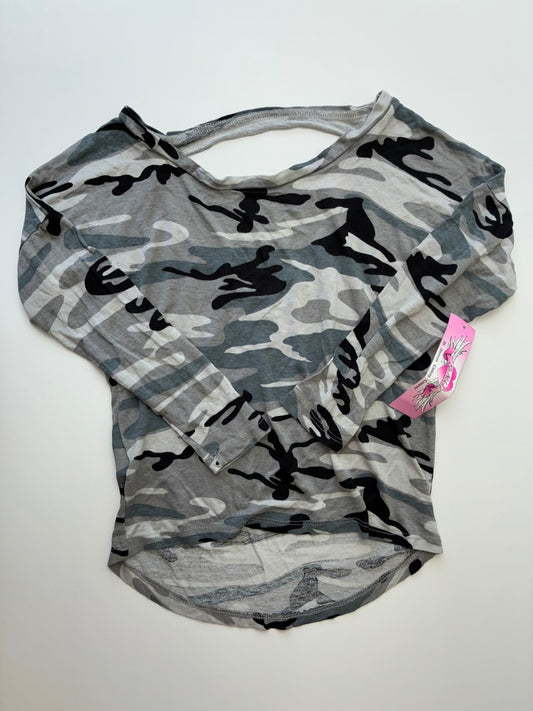 So Nikki Shirt - Gray Camouflage | size 9/10