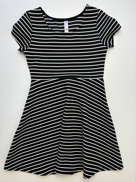 Xhilaration Dress - Black Striped Short Sleeve | size 6/7