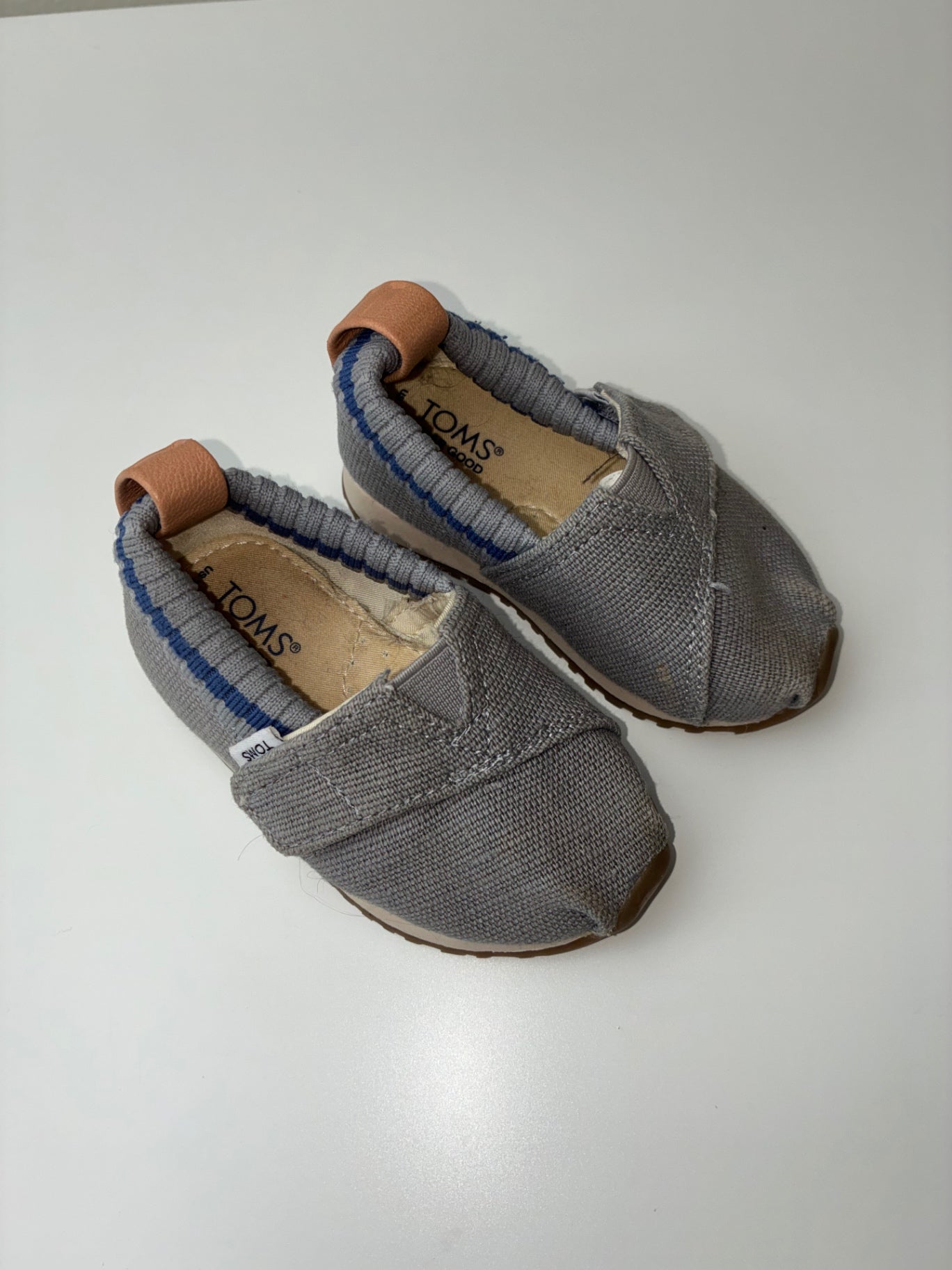 Toms Shoes - Gray Velcro Sneaker | size Shoe 4