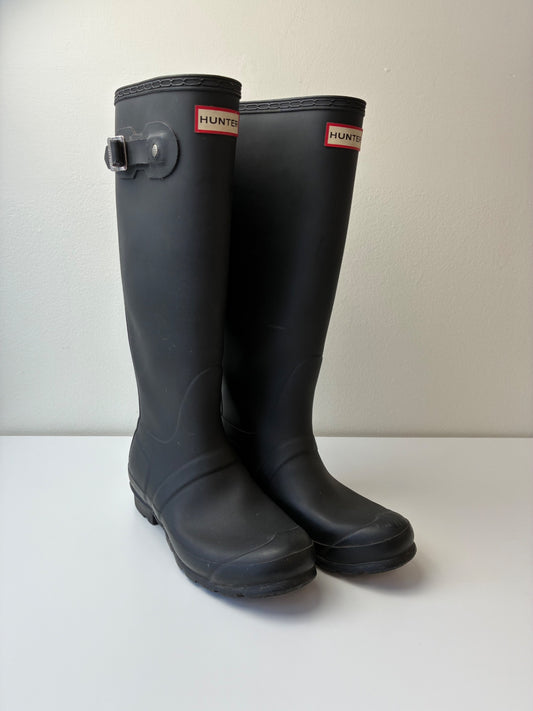 Hunter Shoes - Black Original Tall Rain Boot | size Shoe 6
