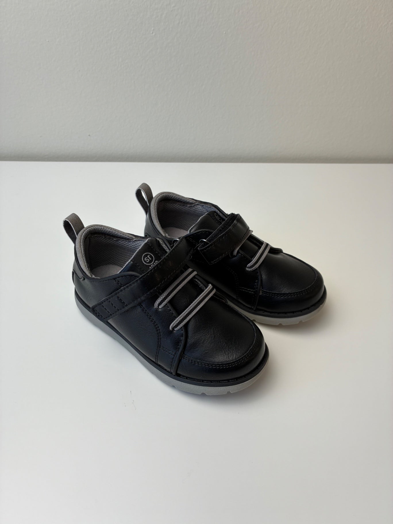 Stride Rite Shoes - Black Velcro Ethan Sneakers | size Shoe 9