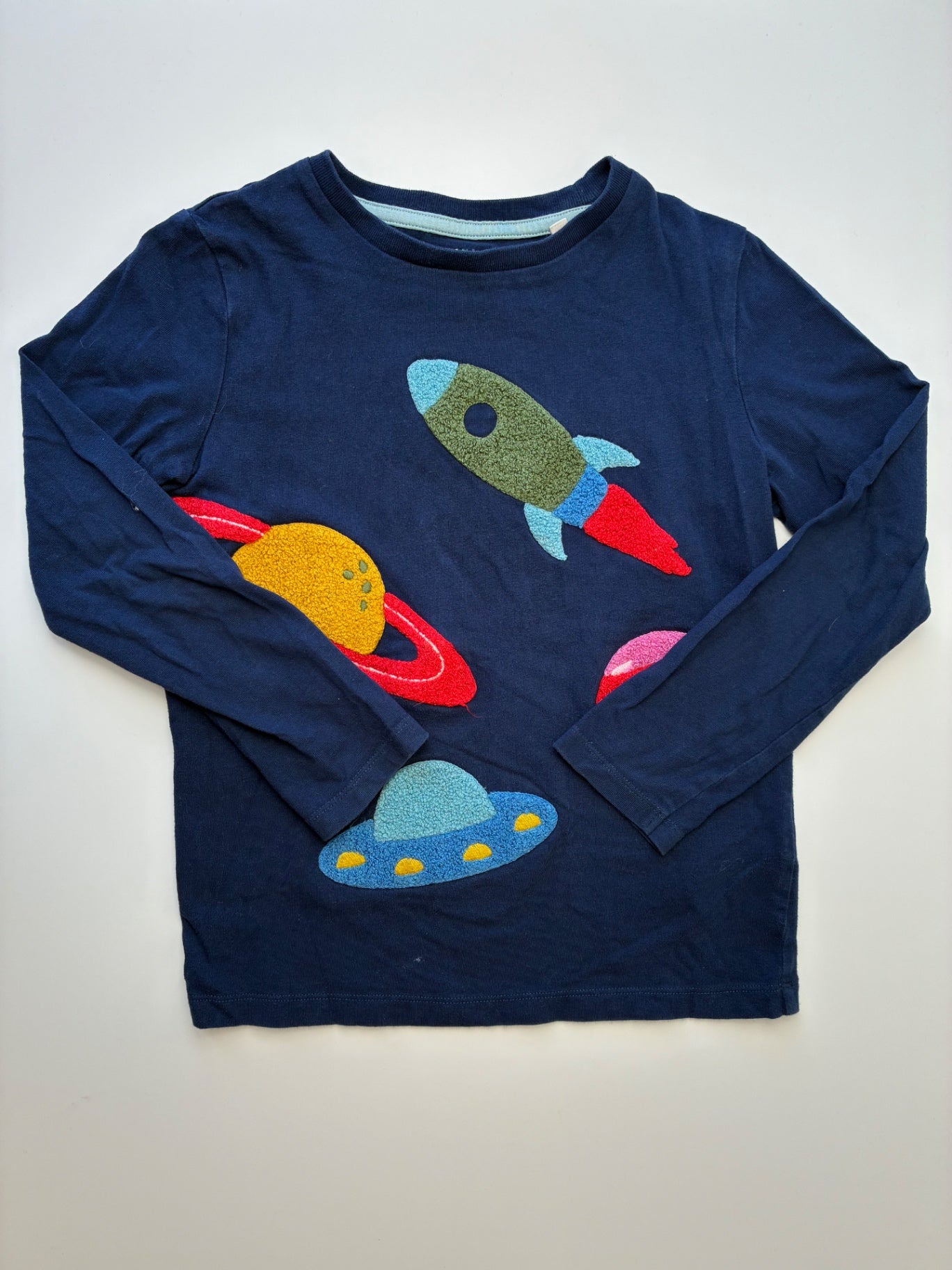 Mini Boden Long Sleeve T-Shirt - Navy Blue Planets + Rocket Appliqué | size 7/8