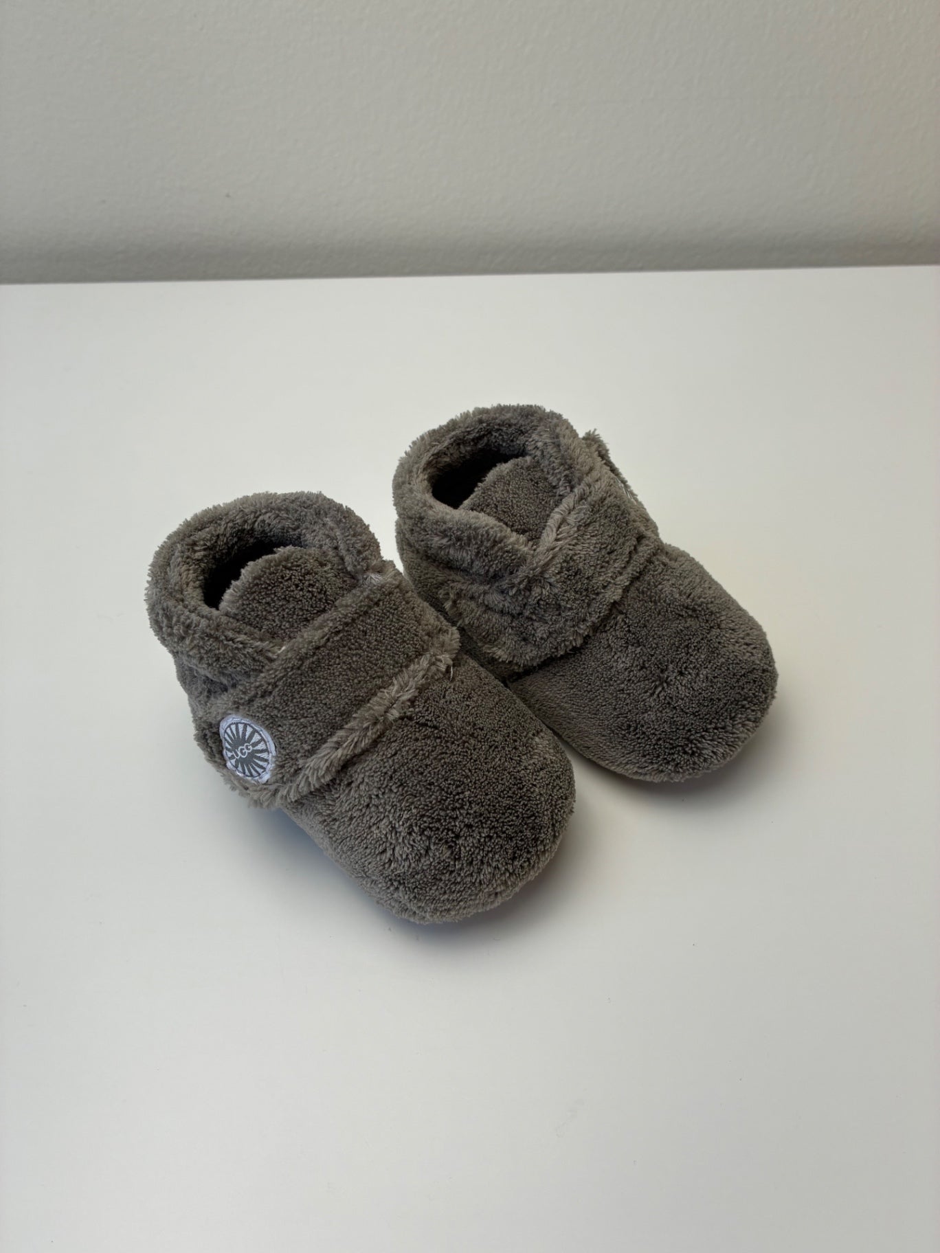 UGG Shoes - Gray Bixbee Slippers | size Shoe 2/3
