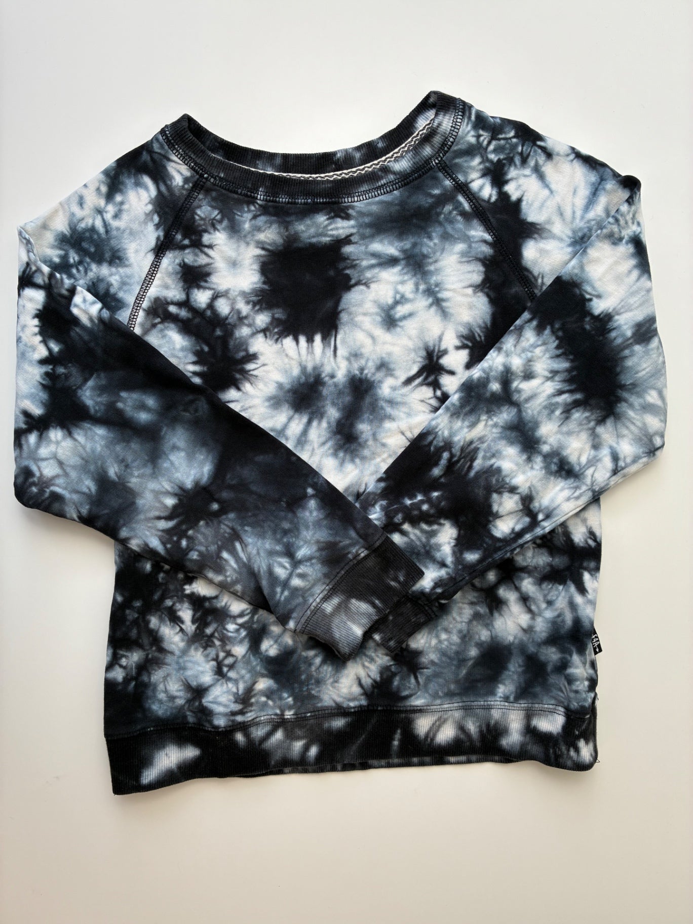 Feather 4 Arrow Sweatshirt - Black Tie Dye Crewneck | size 8