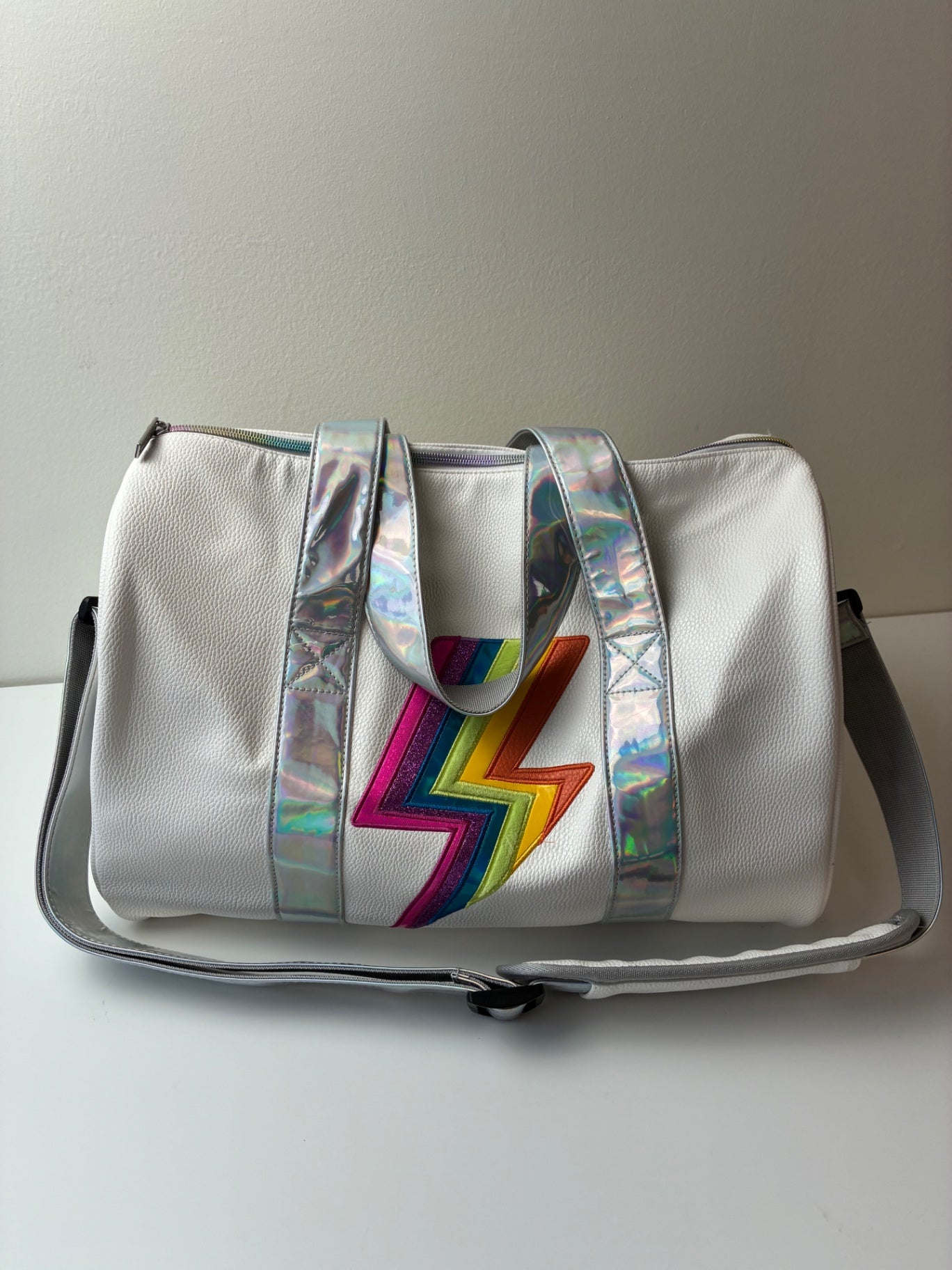 iScream Bag - White Lightning Bolt Duffel + Cosmetics Case | size