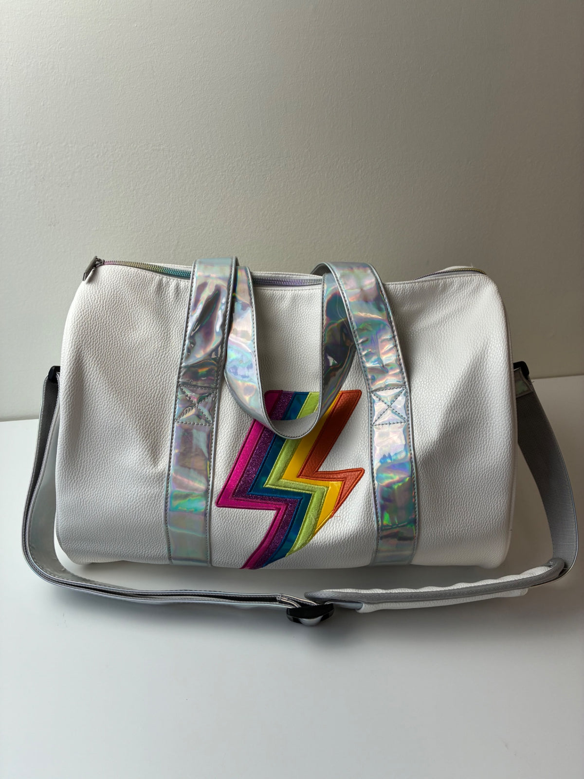 iScream Bag - White Lightning Bolt Duffel + Cosmetics Case | size